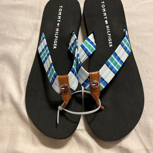 NWOB Tommy Hilfiger Cazlea Plaid Women's Flip Flops - Blue/Green Size 10. - Picture 4 of 7